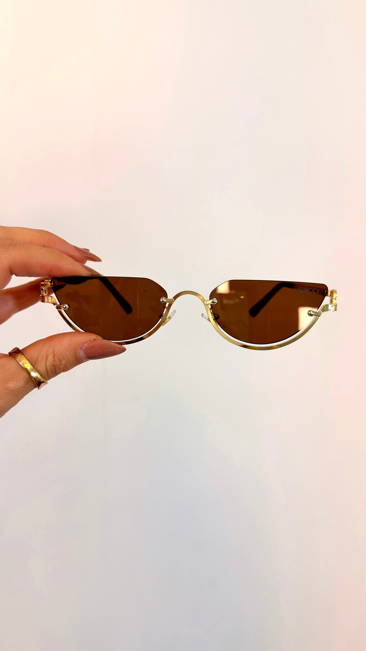 Óculos de Sol Gucci Gatinho Gold com Lentes Degradê