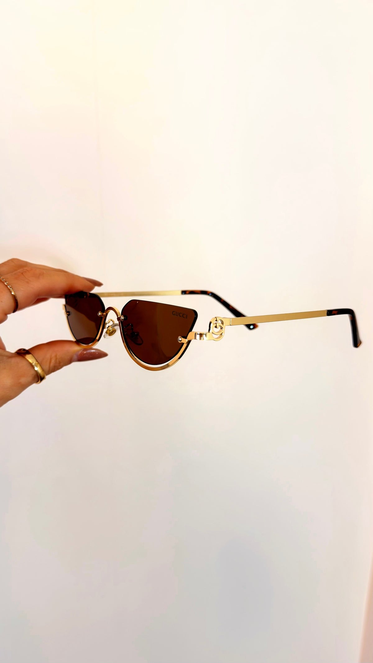 Óculos de Sol Gucci Gatinho Gold com Lentes Degradê