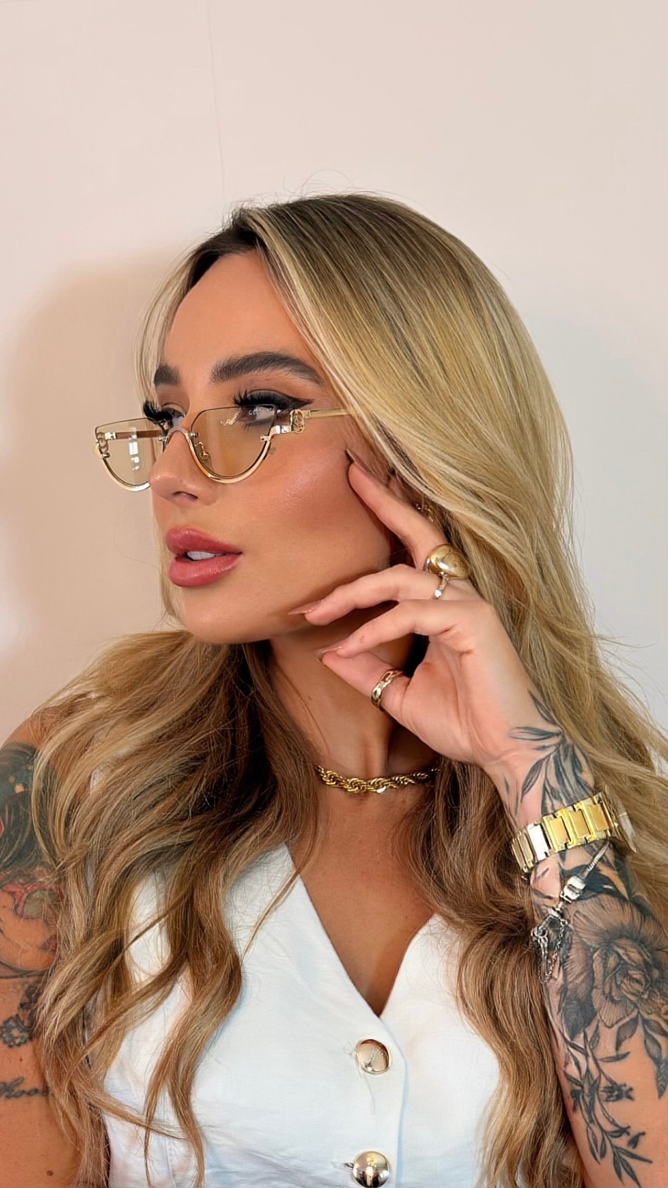 Óculos de Sol Redondo Gucci Dourado com Lentes Degradê