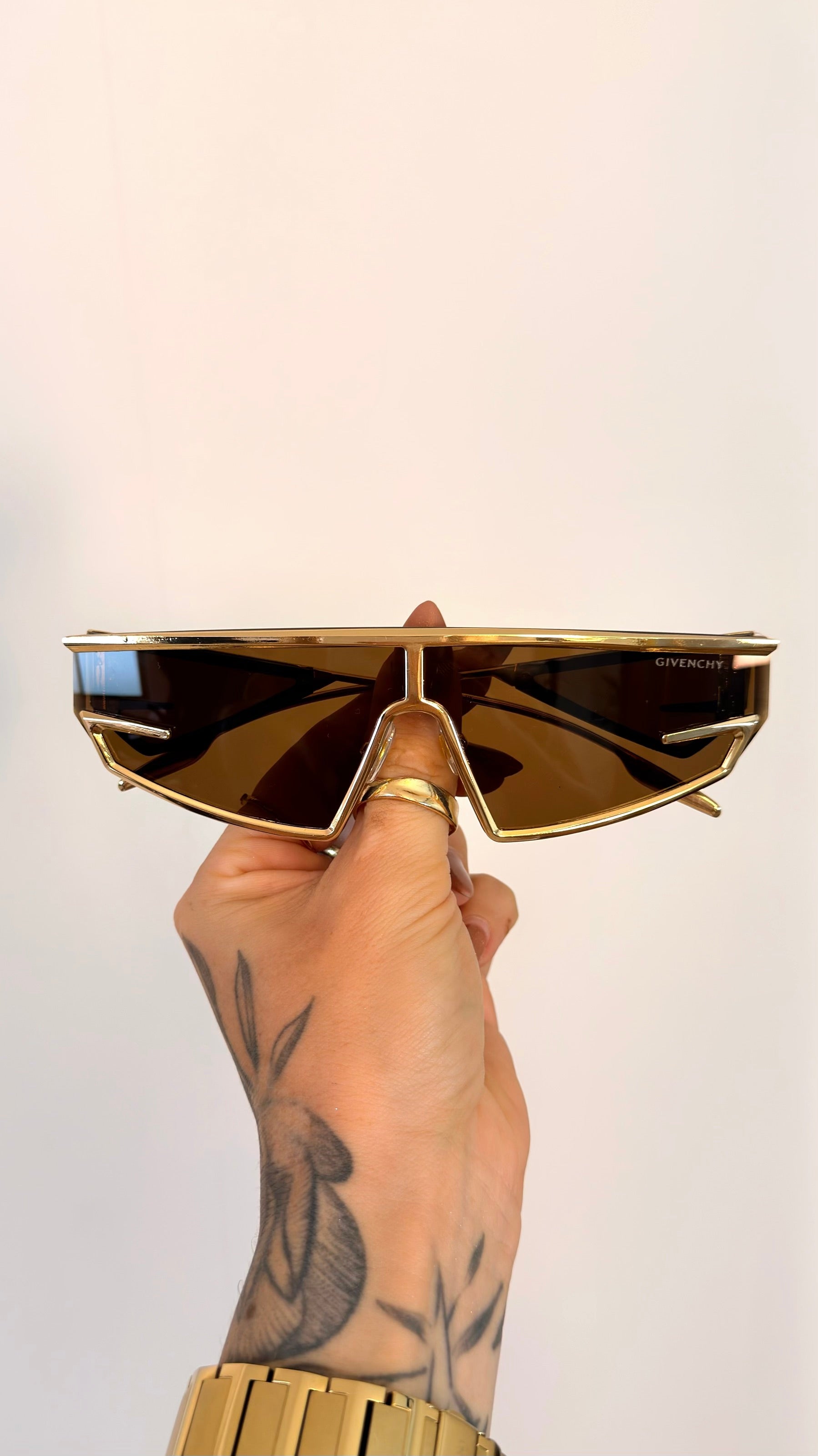 Óculos de Sol Givenchy Shield Dourado Proteção UV