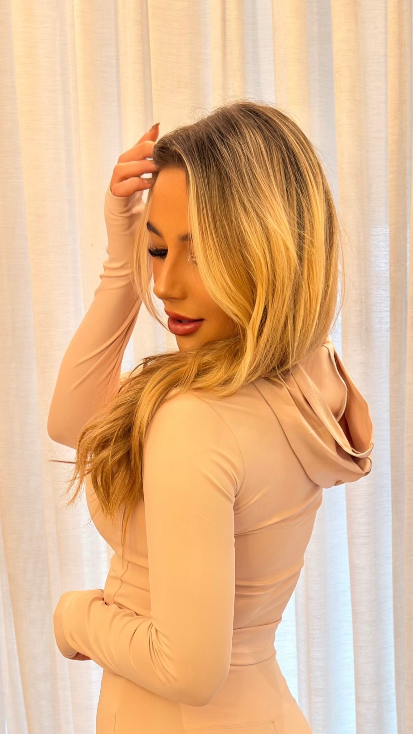 Conjunto Athleisure Bege com Zíper - Cropped + Flare