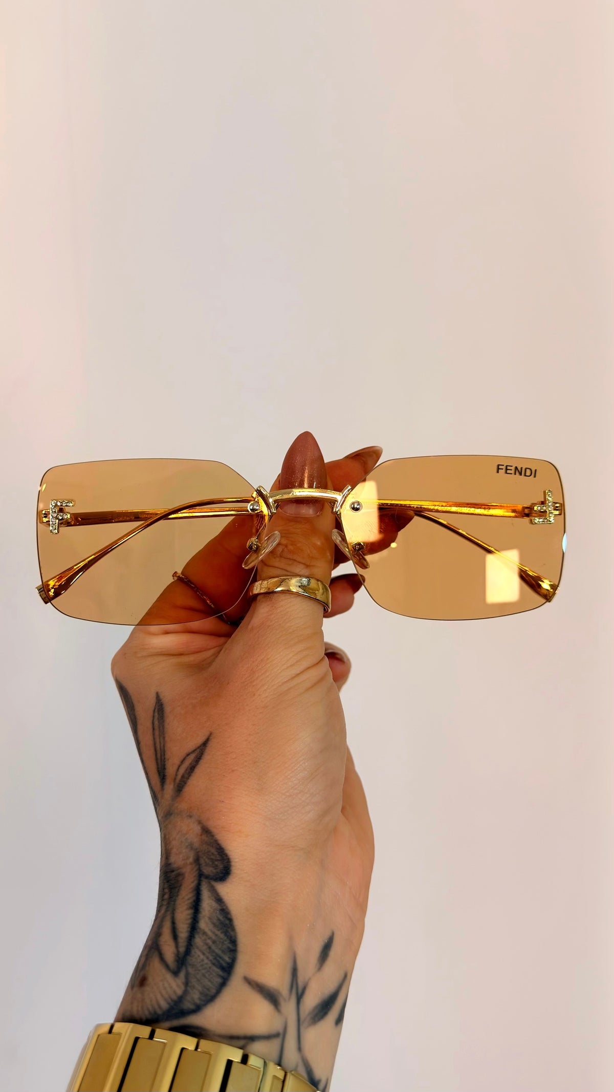 Óculos de Sol Fendi Rimless Dourado com Cristais