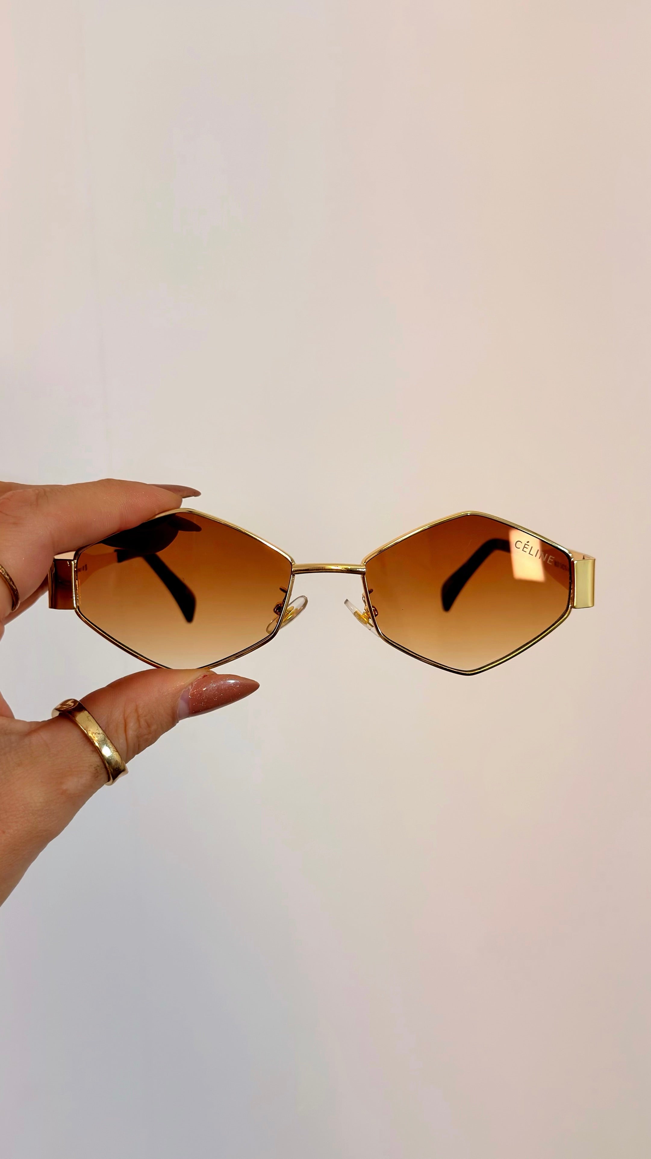 Óculos de Sol Celine Hexagonal Dourado com Lente Degradê