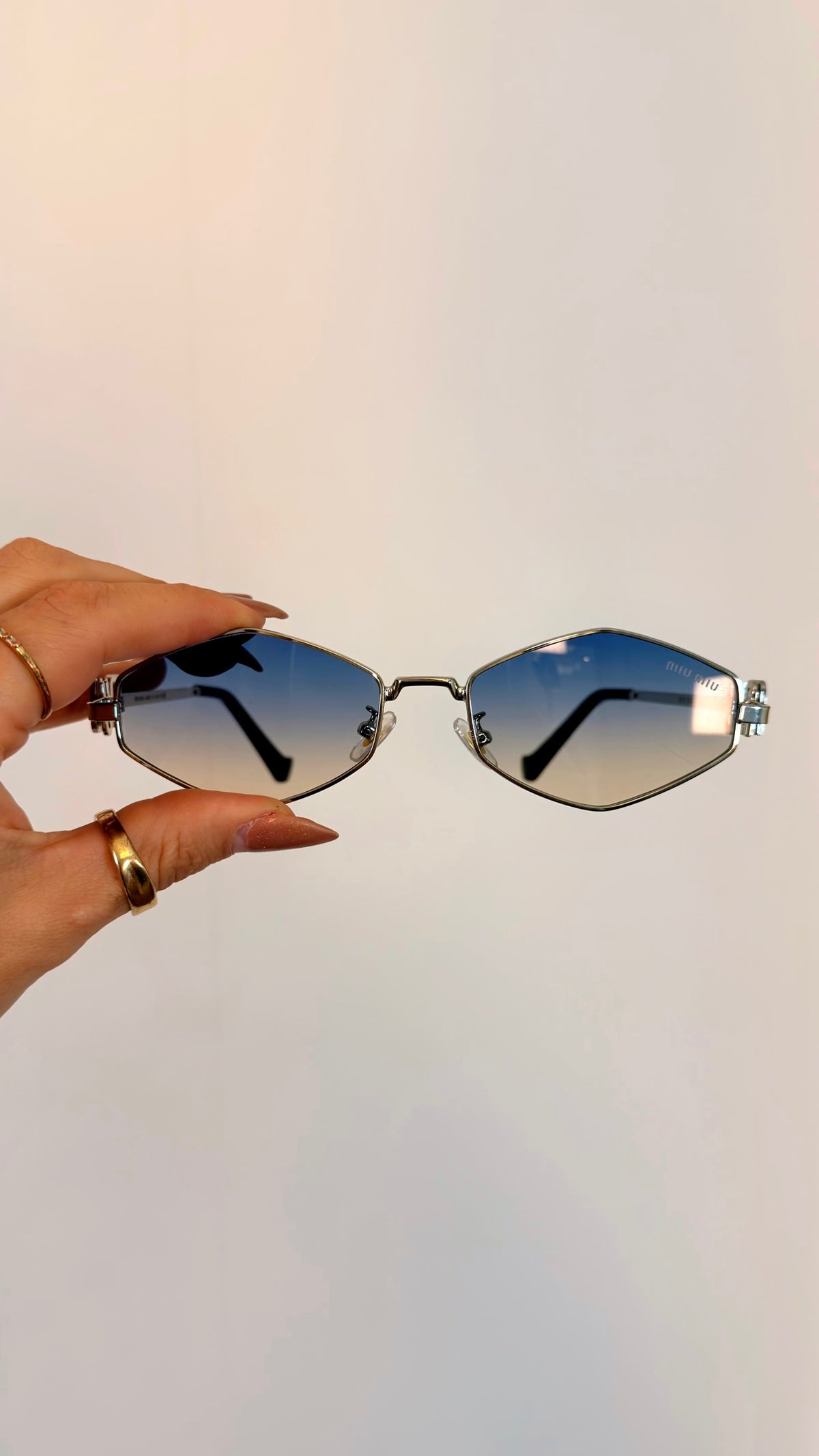 Óculos de Sol Fendi Lentes Degradê Armação Metálica