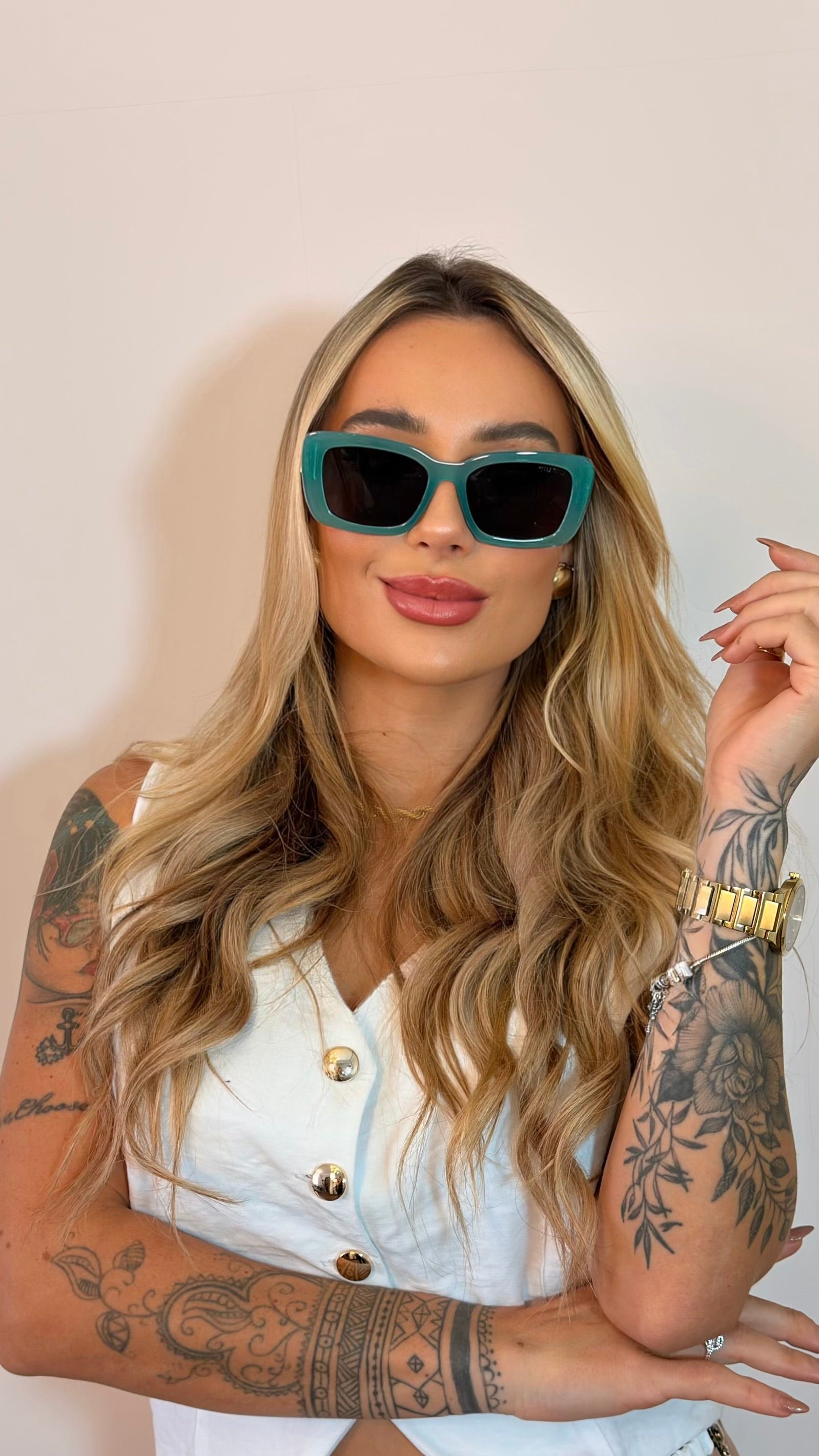 Óculos de Sol Miu Miu Verde Água com Logo Dourado