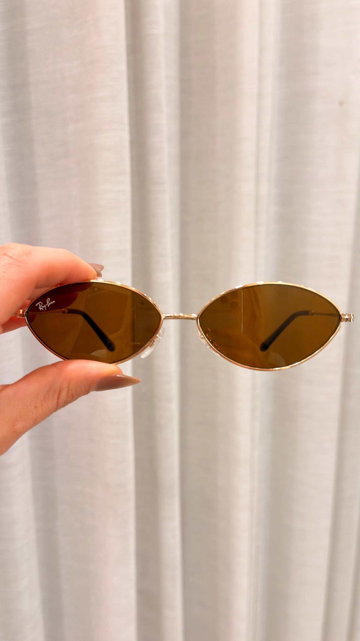 Óculos Ray-Ban Oval Dourado Lente Marrom Degradê