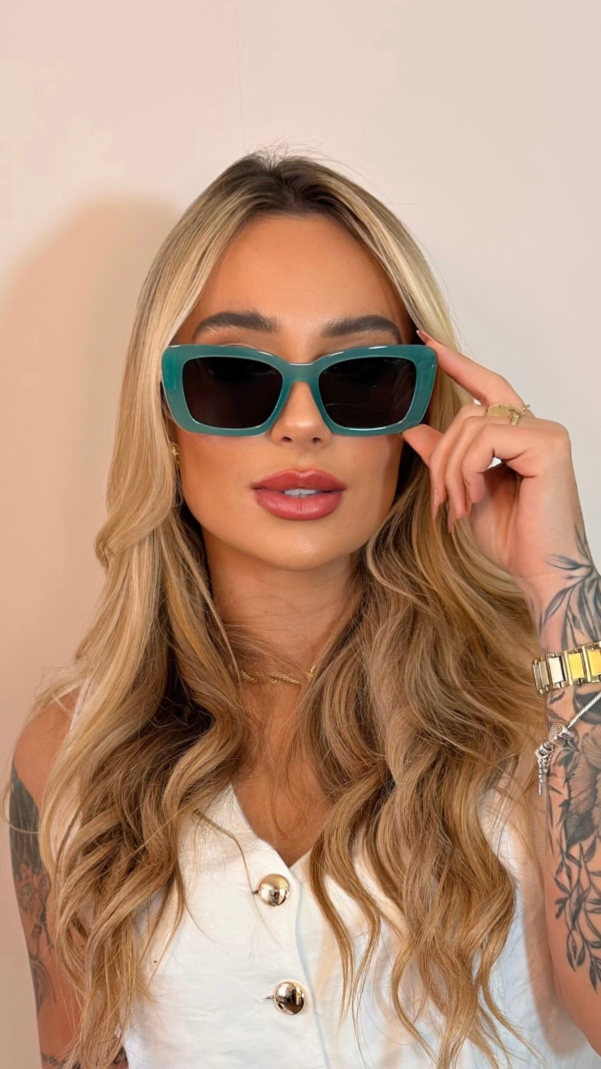 Óculos de Sol Miu Miu Verde Água com Logo Dourado