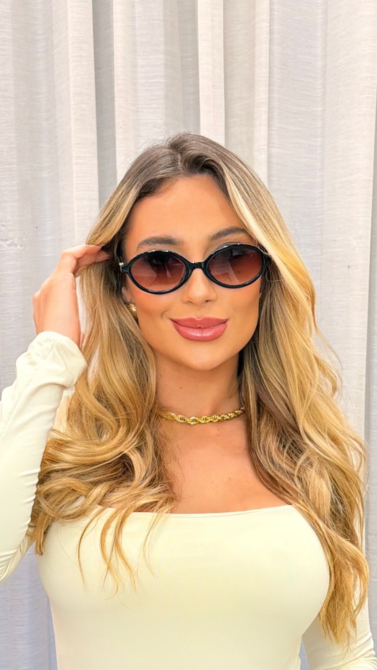 Óculos de Sol Redondo Vintage Preto com Lentes Degradê