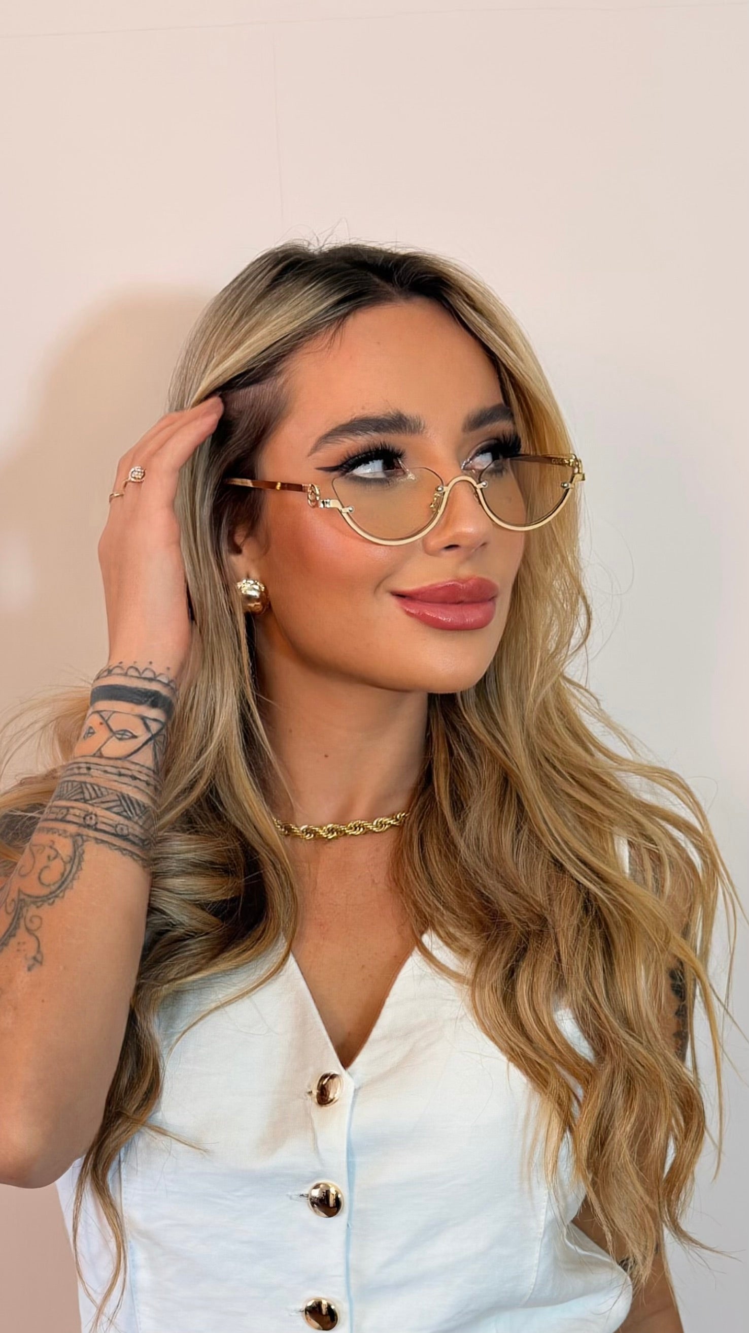 Óculos de Sol Redondo Gucci Dourado com Lentes Degradê