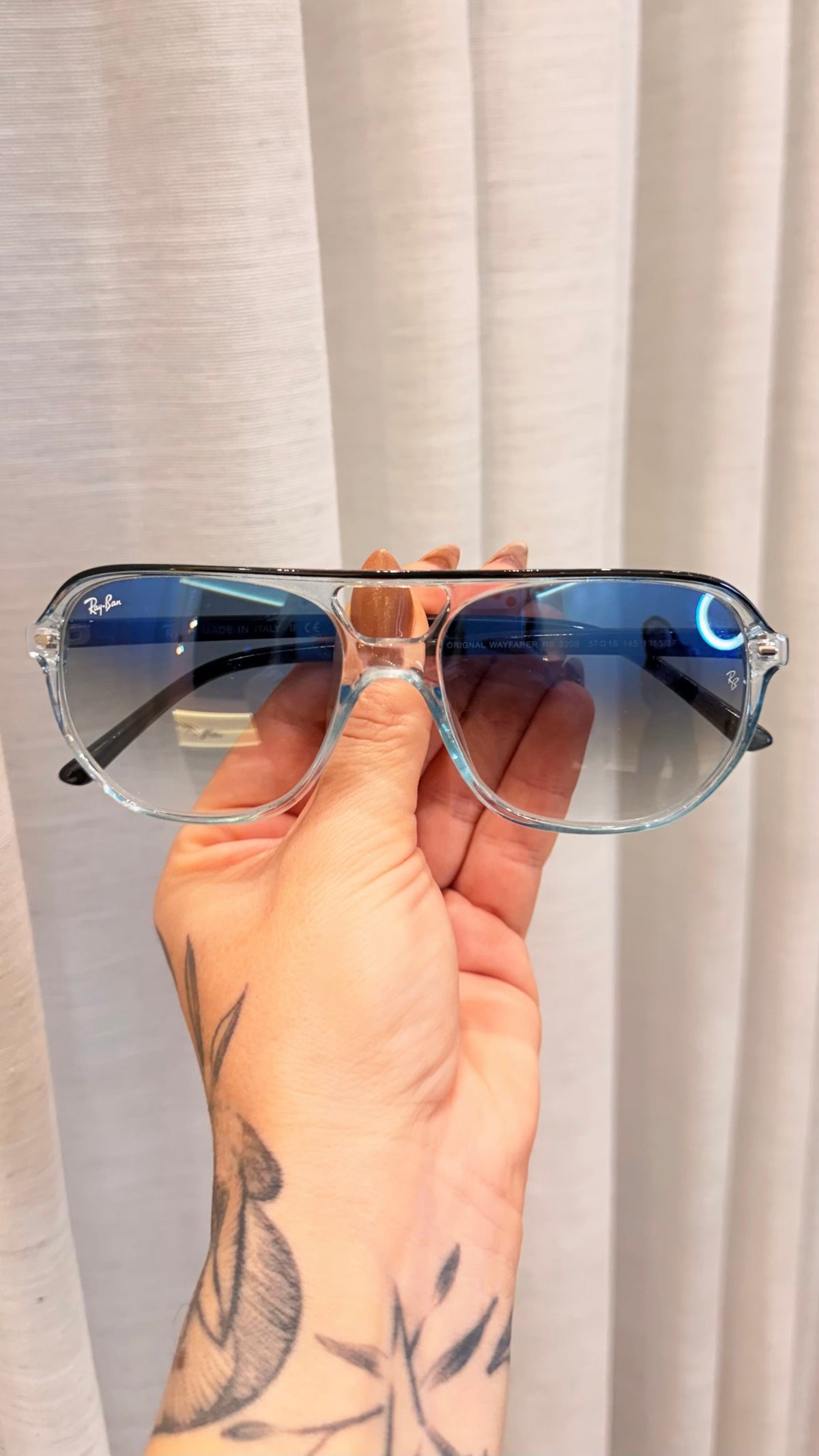 Óculos de Sol Ray-Ban Quadrado Translúcido Degradê Azul