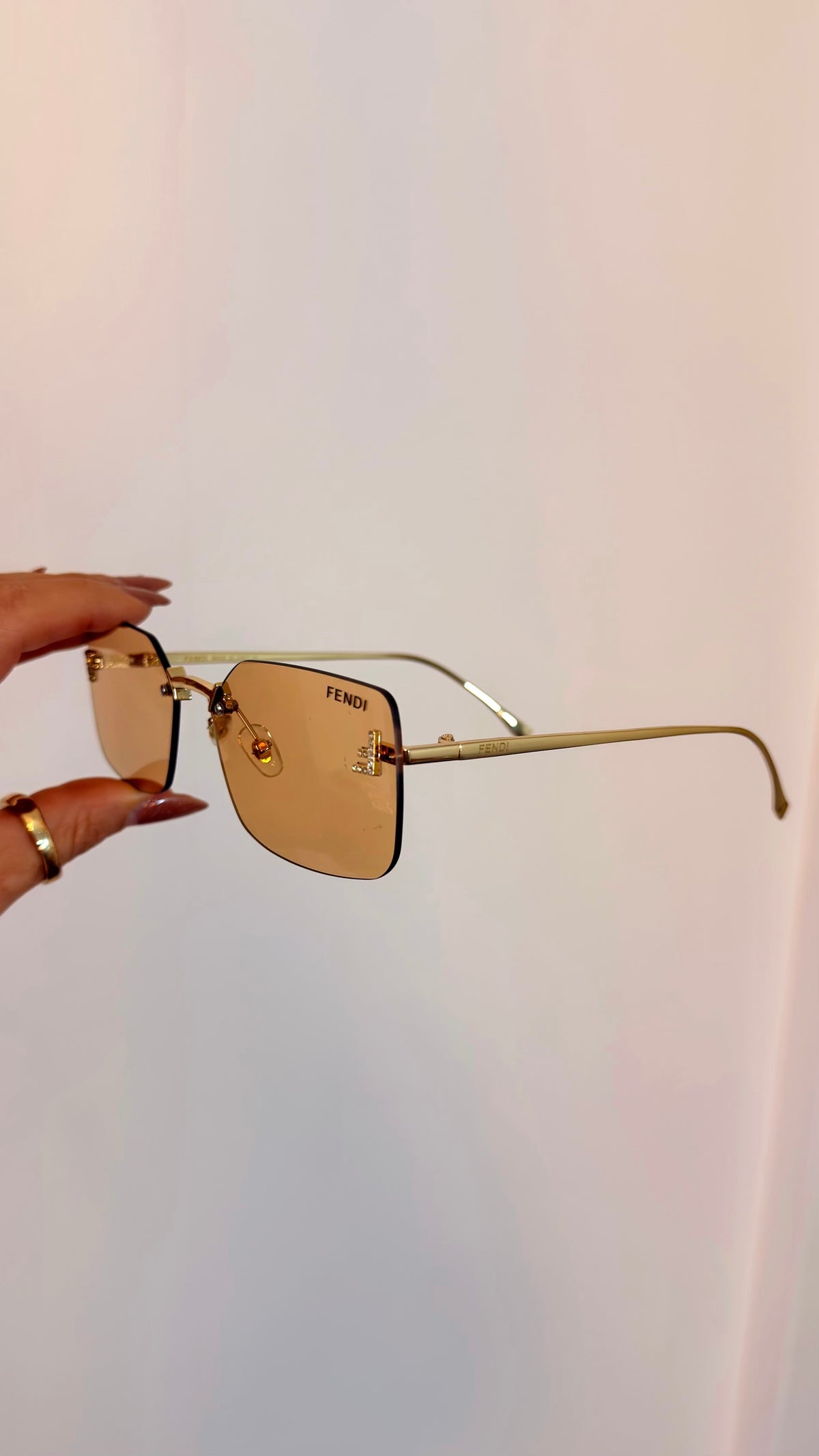 Óculos de Sol Fendi Rimless Dourado com Cristais
