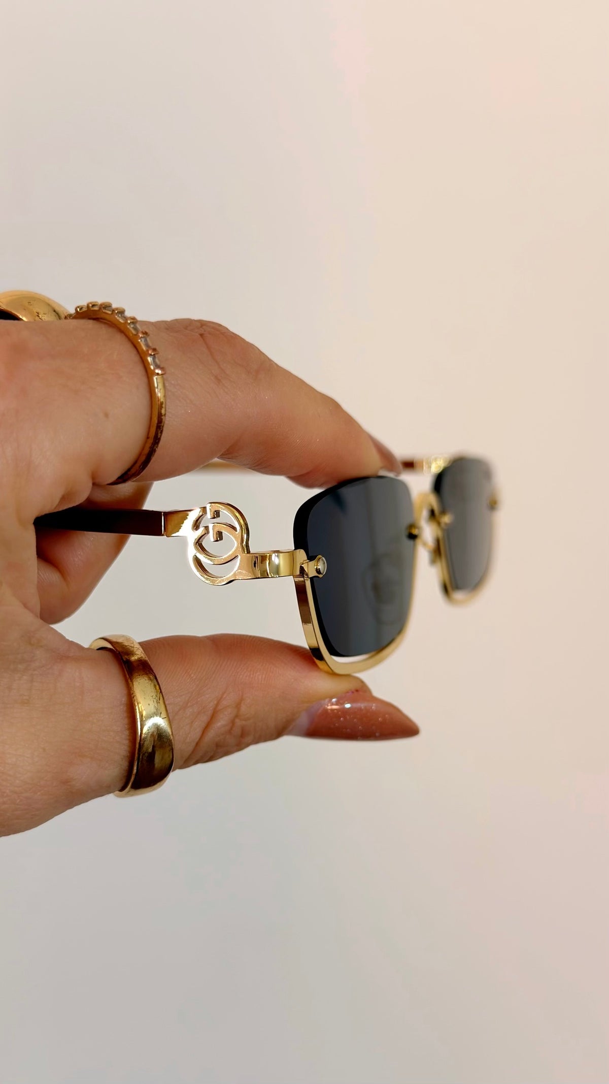 Óculos de Sol Gucci Retangular Dourado com Detalhe Trançado