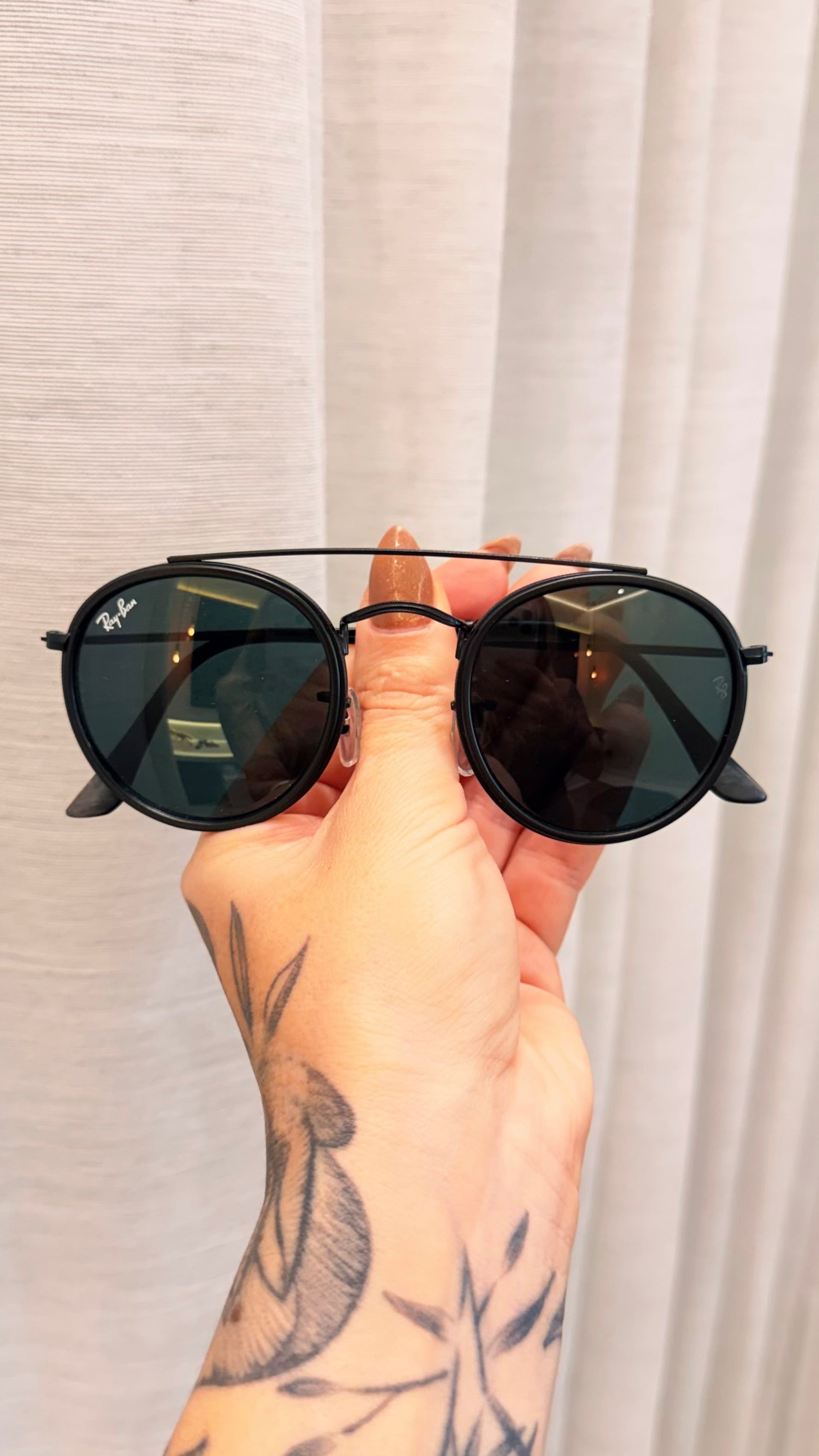 Óculos de Sol Redondo Ray-Ban com Dupla Ponte Preto