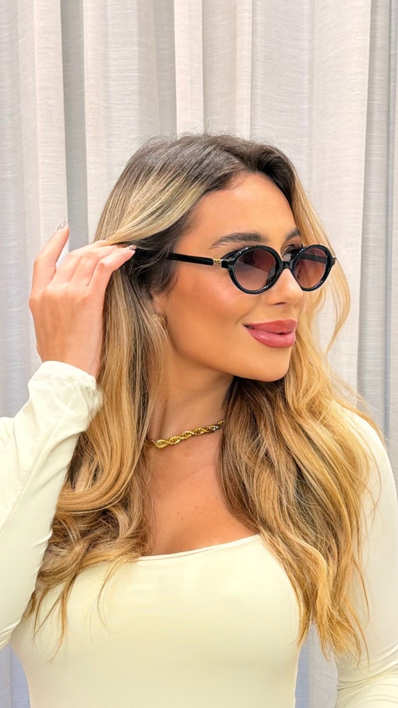 Óculos de Sol Redondo Vintage Preto com Lentes Degradê
