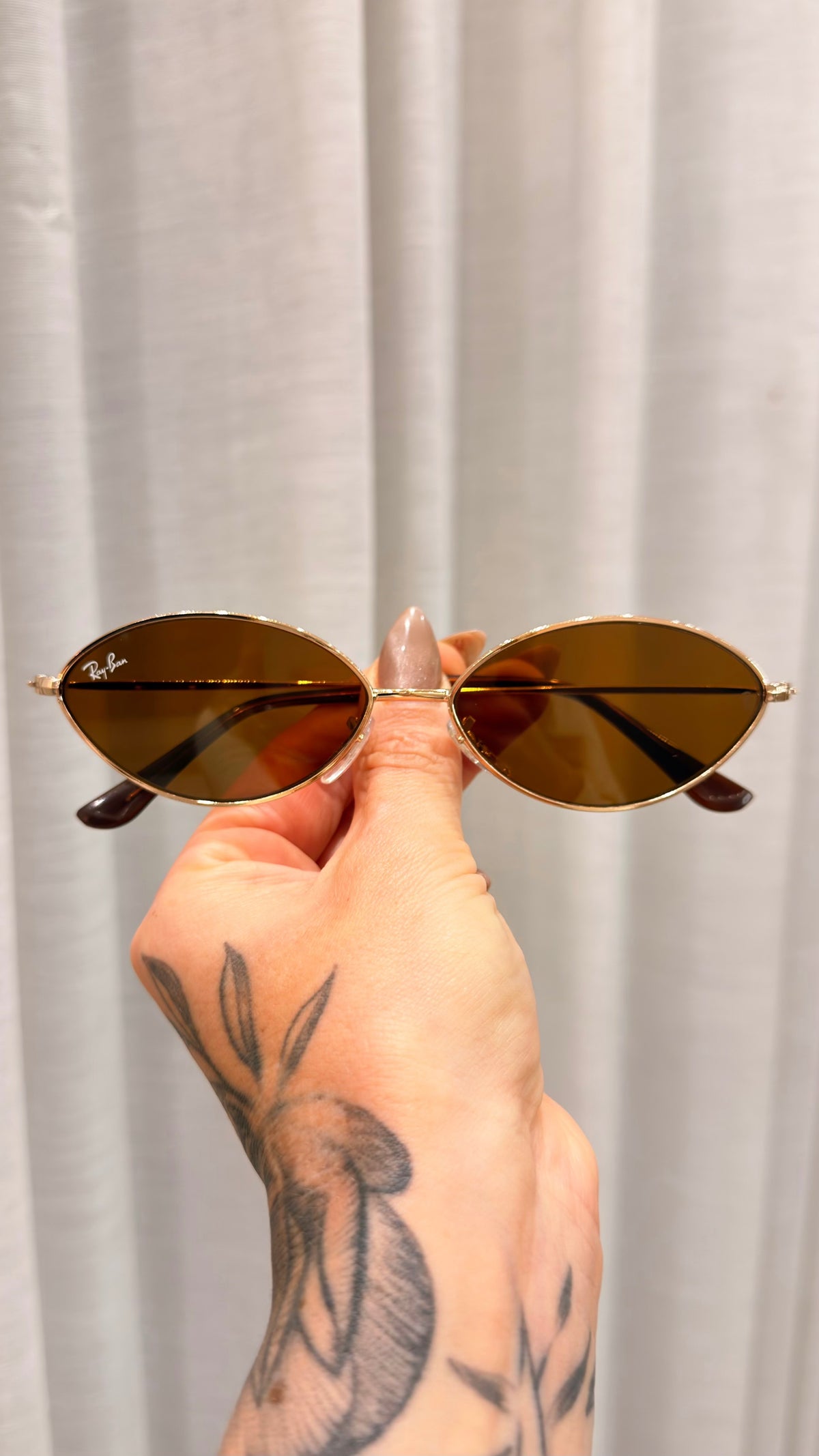 Óculos Ray-Ban Oval Dourado Lente Marrom Degradê