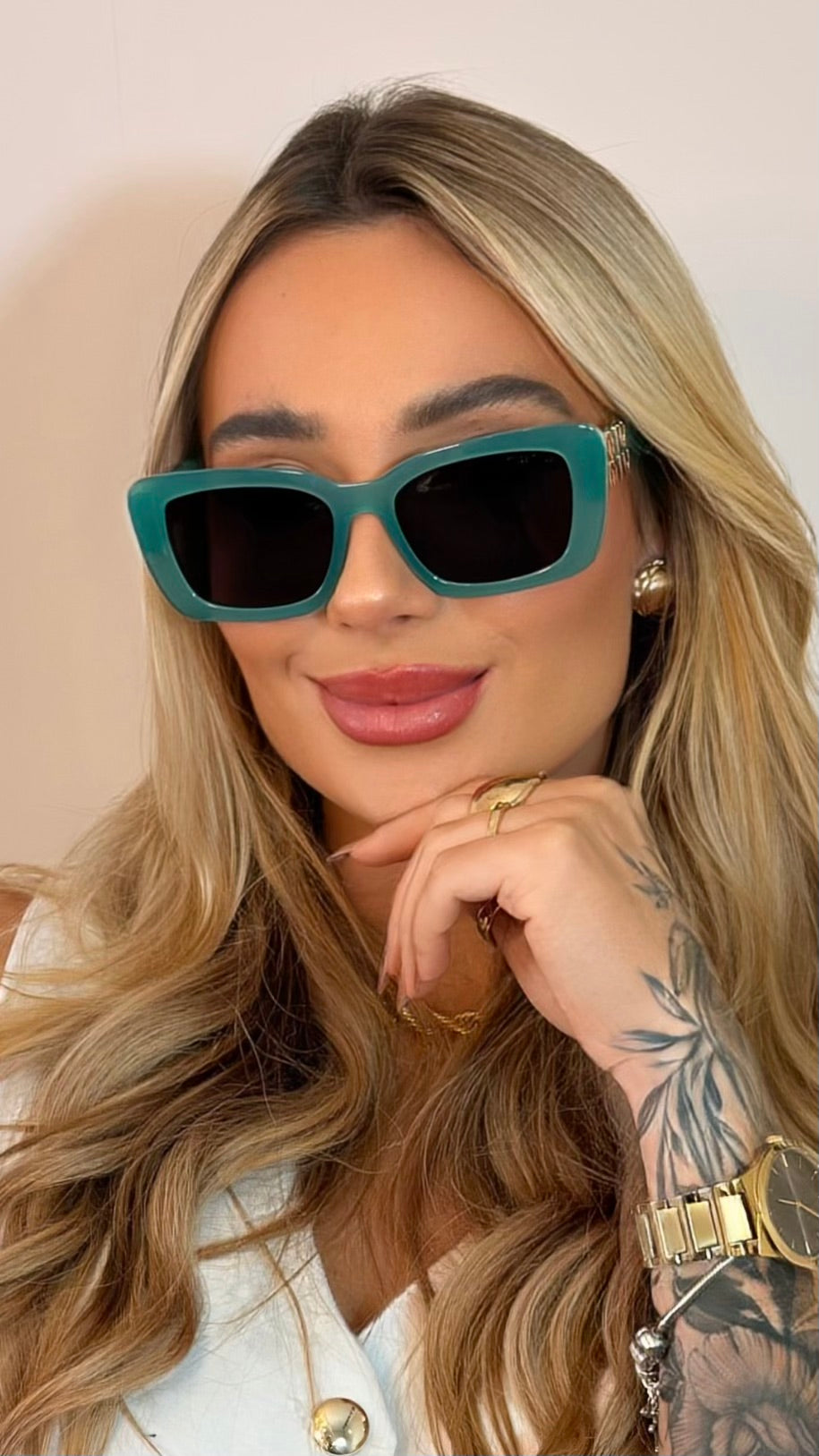 Óculos de Sol Miu Miu Verde Água com Logo Dourado