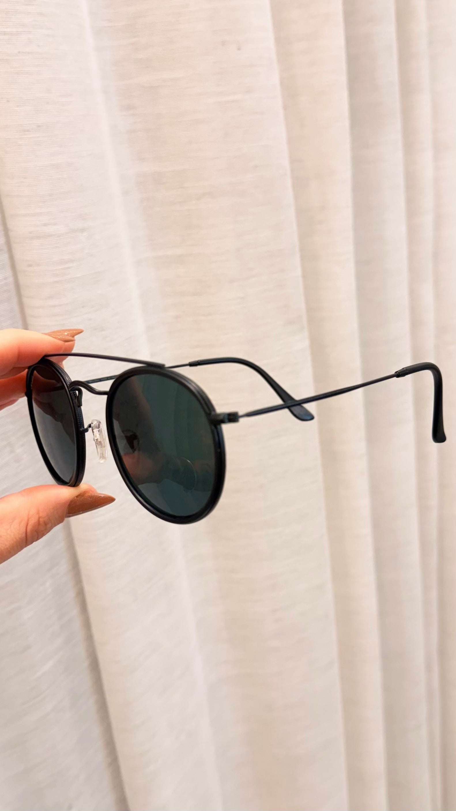 Óculos de Sol Redondo Ray-Ban com Dupla Ponte Preto