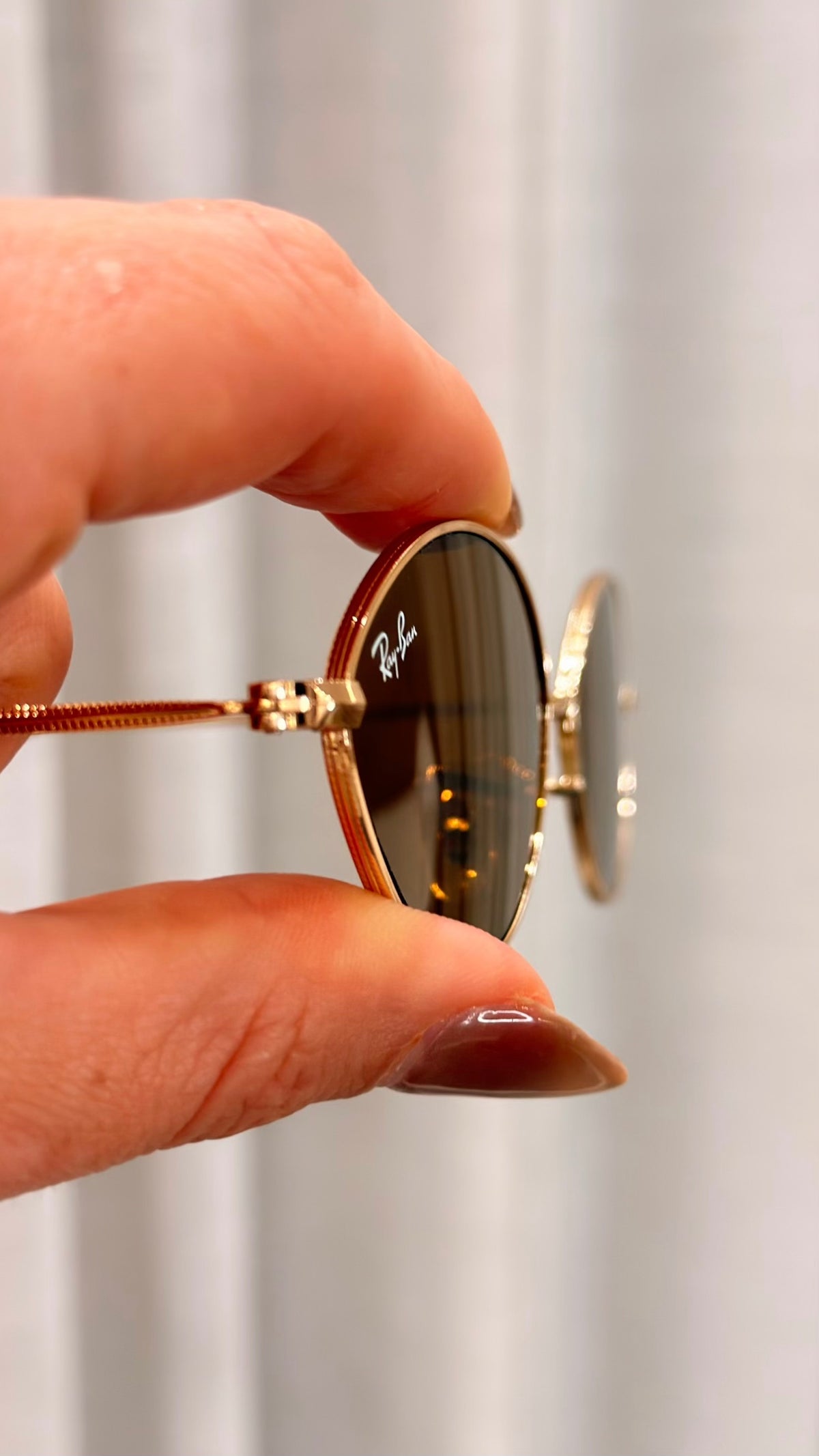 Óculos Ray-Ban Oval Dourado Lente Marrom Degradê