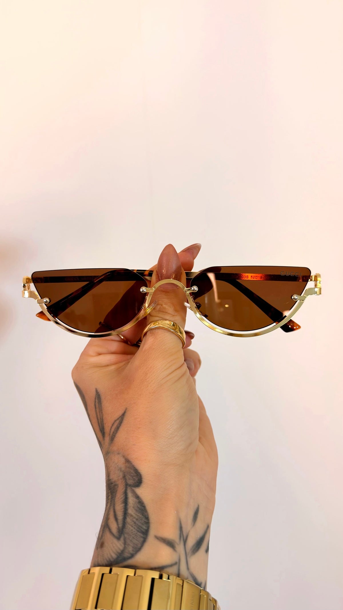 Óculos de Sol Gucci Gatinho Gold com Lentes Degradê