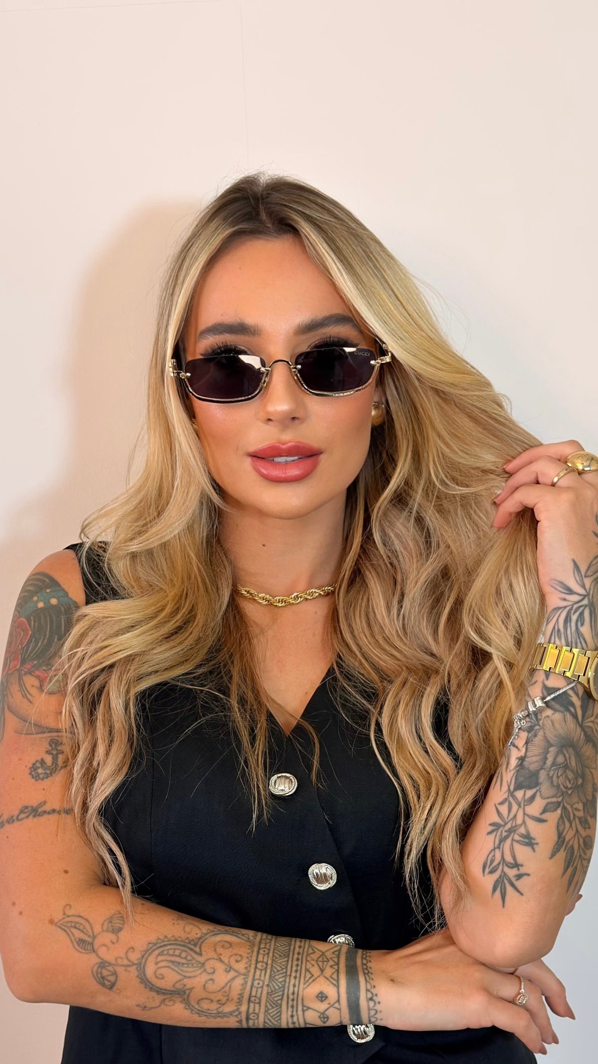 Óculos de Sol Gucci Retangular Dourado com Detalhe Trançado