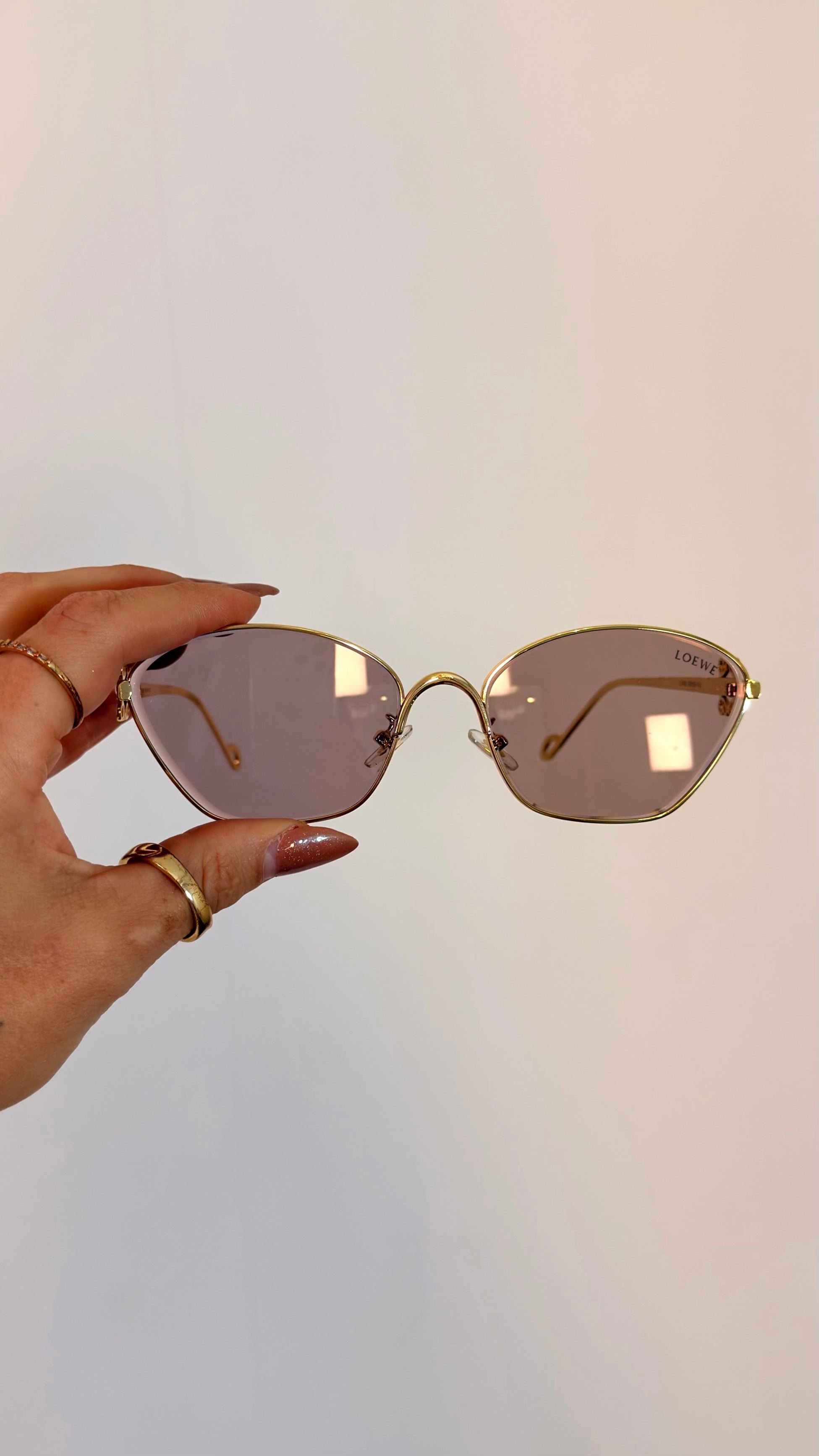 Óculos de Sol Loewe Hexagonal Dourado com Logo