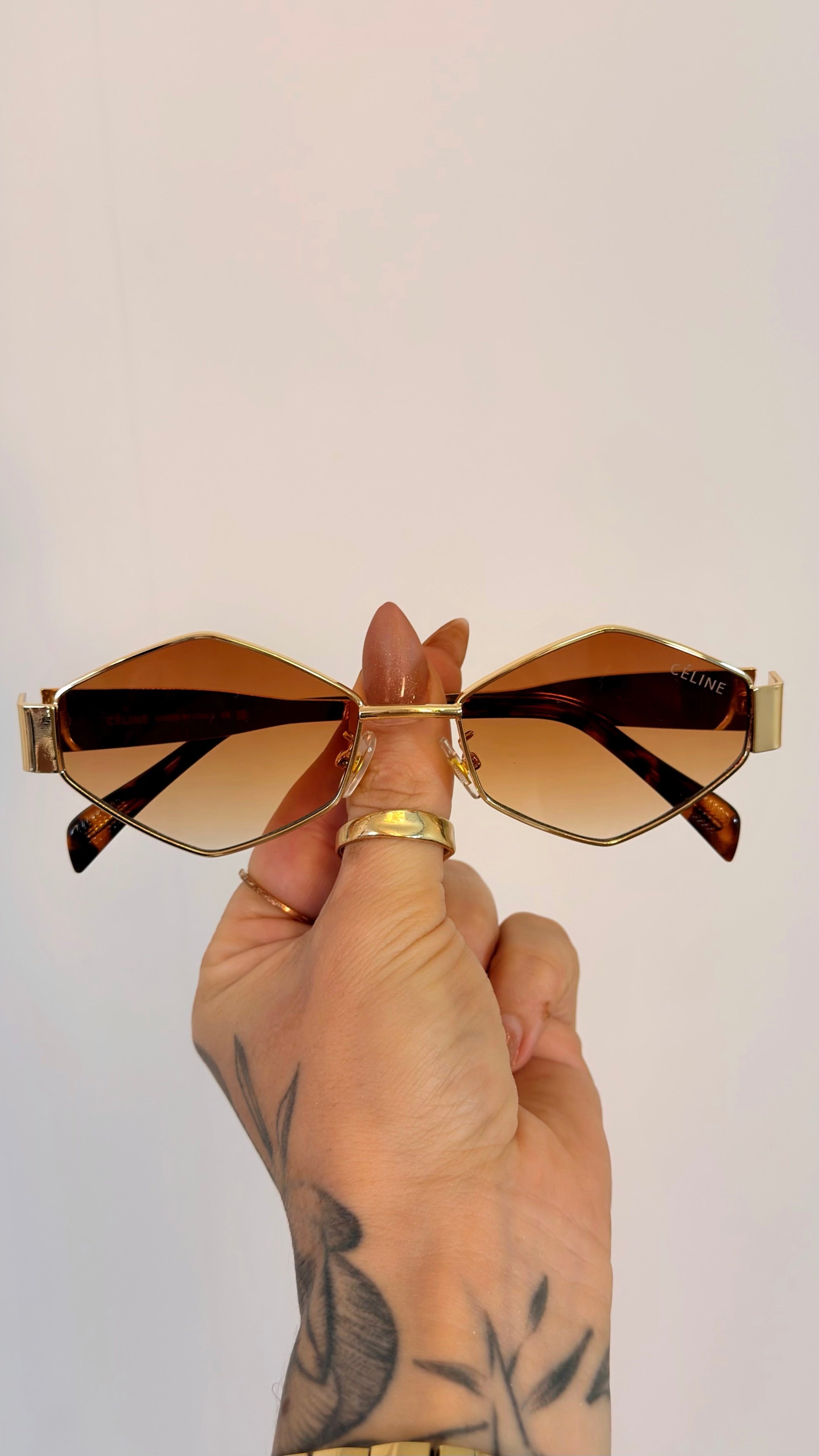 Óculos de Sol Celine Hexagonal Dourado com Lente Degradê